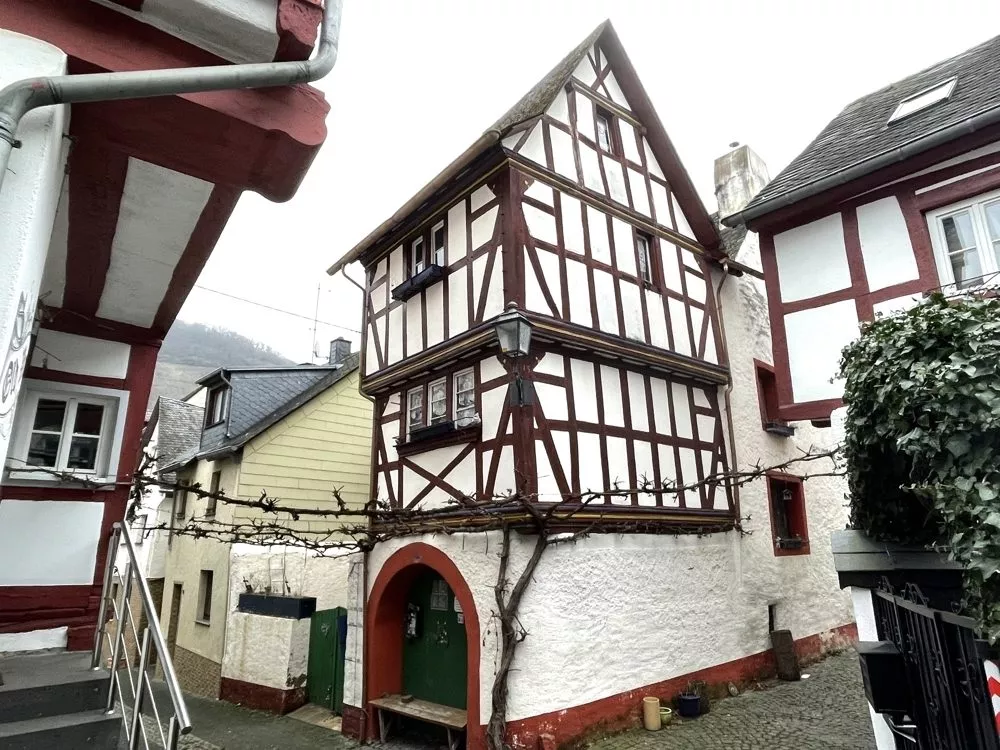 Immobilienangebot - Briedel - Alle - Eine nicht alltägliche Immobilie - Historisches Rathaus mit viel Flair
