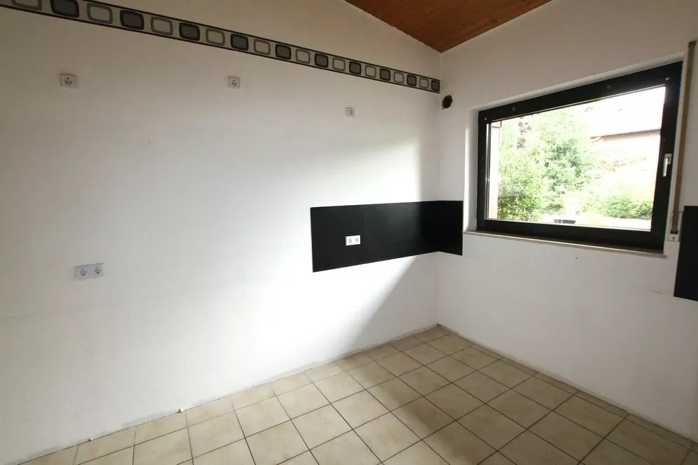 Immobilienangebot - Kaiserslautern - Alle - INNERHALB VON NUR 14 TAGEN VERKAUFT - Reihenmittelhaus in moderner Split-Level-Bauweise mit Garage.