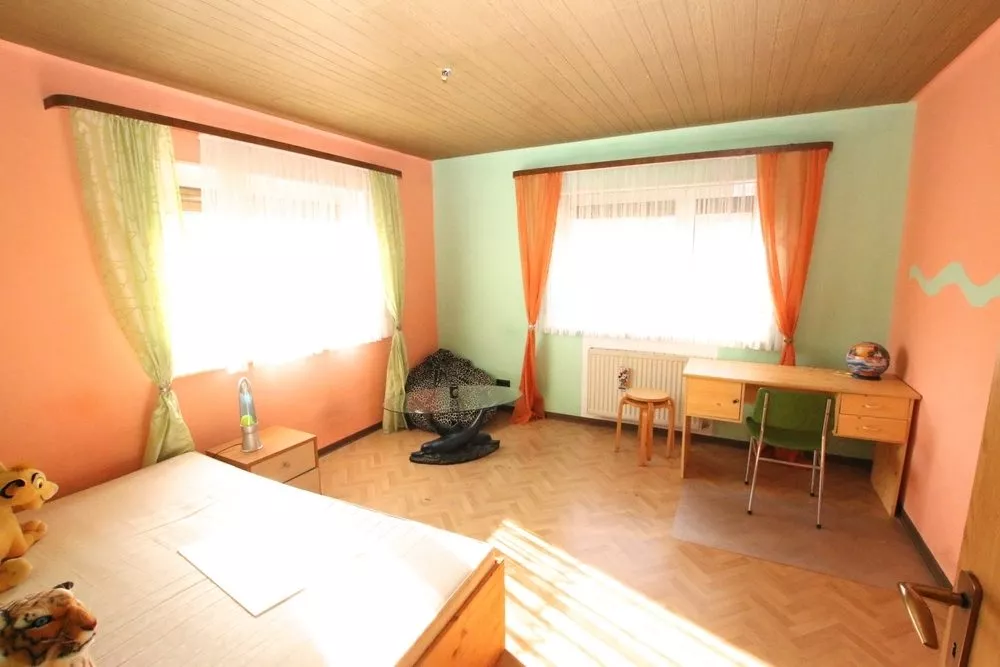 Immobilienangebot - Obernheim-Kirchenarnbach - Alle - Renovierungsbedürftiges, großes Zweifamilienhaus mit Doppelgarage und sehr viel Potenzial