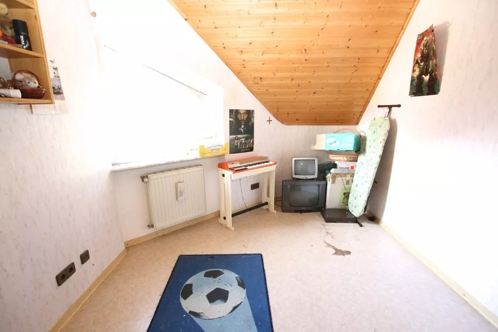 Immobilienangebot - Obernheim-Kirchenarnbach - Alle - Renovierungsbedürftiges, großes Zweifamilienhaus mit Doppelgarage und sehr viel Potenzial