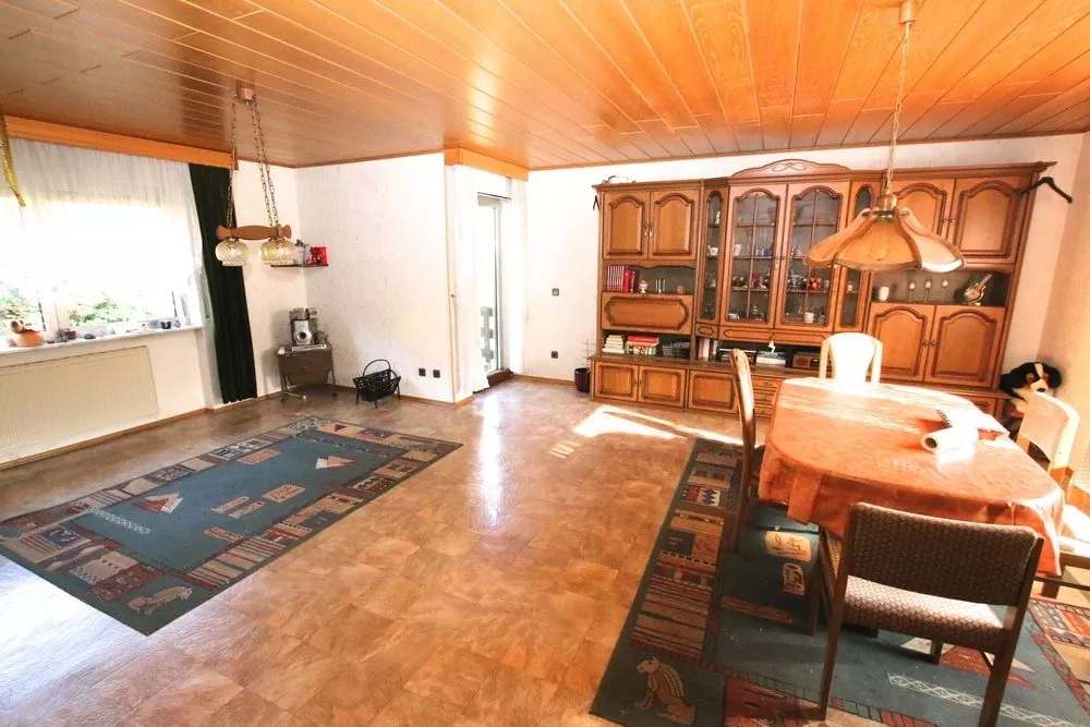 Immobilienangebot - Obernheim-Kirchenarnbach - Alle - Renovierungsbedürftiges, großes Zweifamilienhaus mit Doppelgarage und sehr viel Potenzial