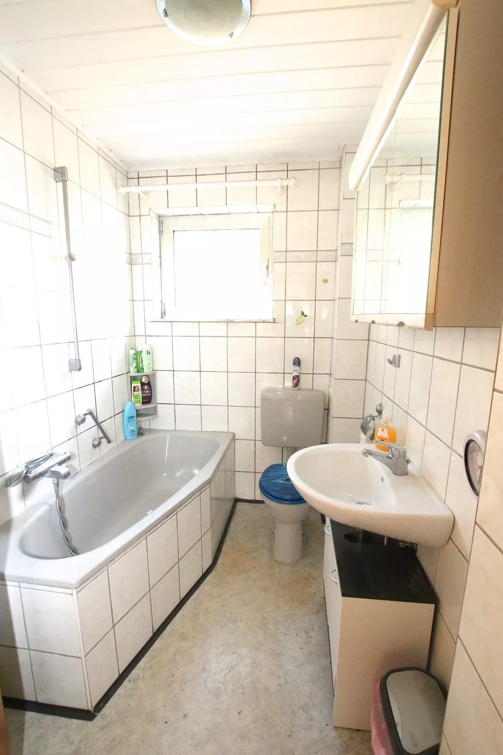 Immobilienangebot - Obernheim-Kirchenarnbach - Alle - Renovierungsbedürftiges, großes Zweifamilienhaus mit Doppelgarage und sehr viel Potenzial