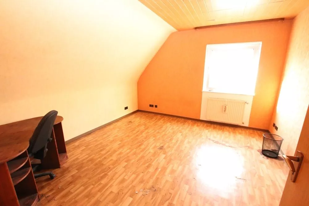 Immobilienangebot - Obernheim-Kirchenarnbach - Alle - Renovierungsbedürftiges, großes Zweifamilienhaus mit Doppelgarage und sehr viel Potenzial