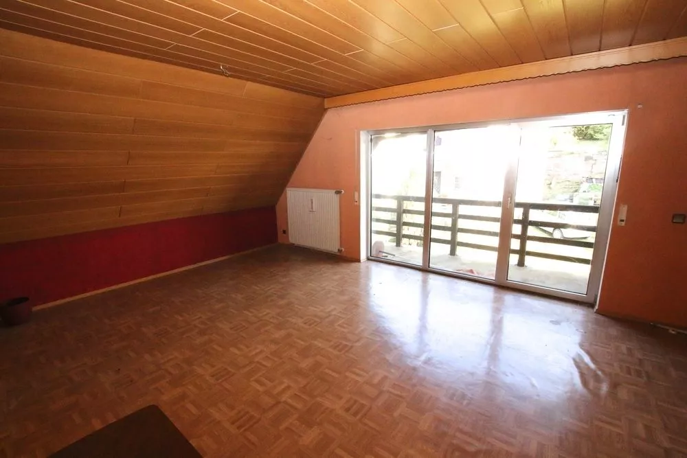 Immobilienangebot - Obernheim-Kirchenarnbach - Alle - Renovierungsbedürftiges, großes Zweifamilienhaus mit Doppelgarage und sehr viel Potenzial