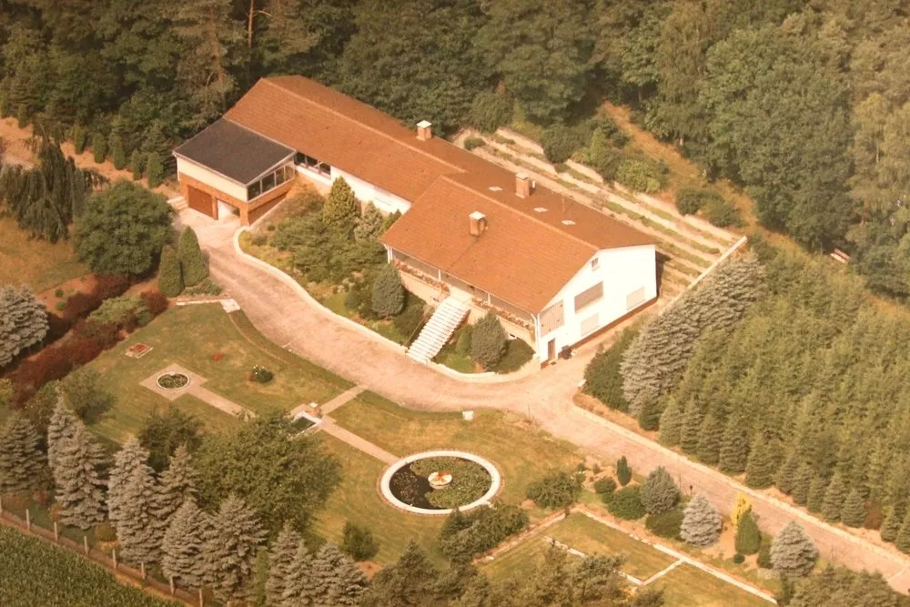 Immobilienangebot - Enkenbach-Alsenborn - Alle - Herrschaftliche Villa inmitten von Feldern und Wald gelegen