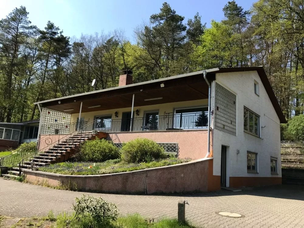 Immobilienangebot - Enkenbach-Alsenborn - Alle - Herrschaftliche Villa inmitten von Feldern und Wald gelegen