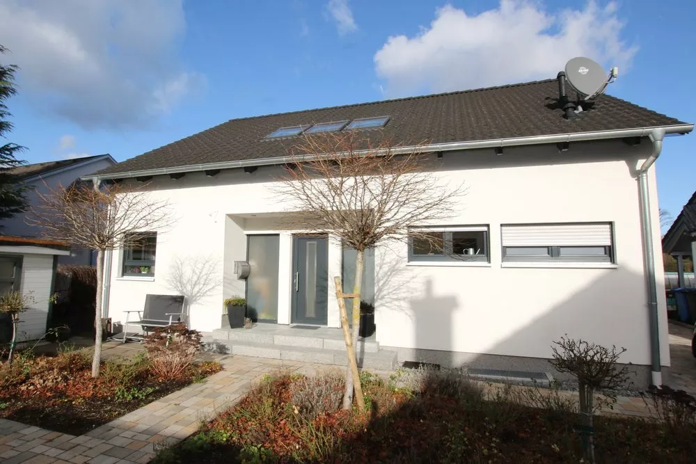 Immobilienangebot - Neustadt an der Weinstraße / Lachen - Alle - Neuwertiges Einfamilienhaus mit großzügigem Grundstück und Blick ins Grüne.