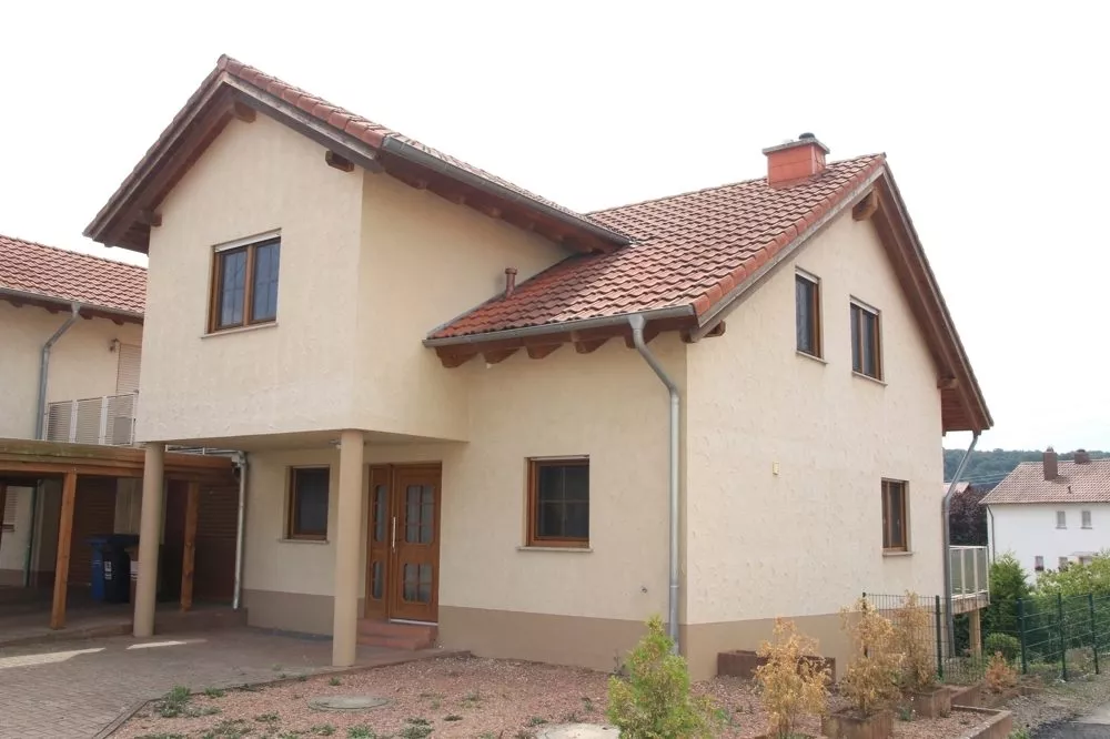 Immobilienangebot - Otterbach - Alle - Große Doppelhaushälfte mit Carprt, Garage, Garten und zwei Balkonen