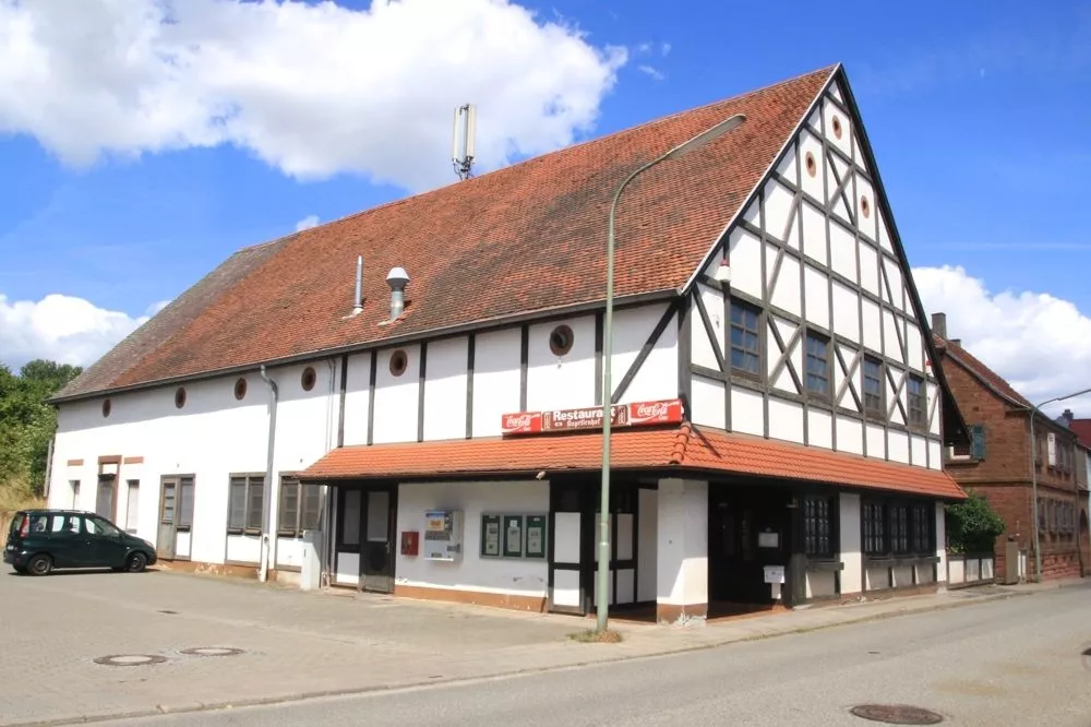 Immobilienangebot - Kaiserslautern / Erfenbach - Alle - Alles auf einem Grundstück - Sandsteinhaus, Gaststätte mit Tagungsraum und Scheunen mit schönem Hof