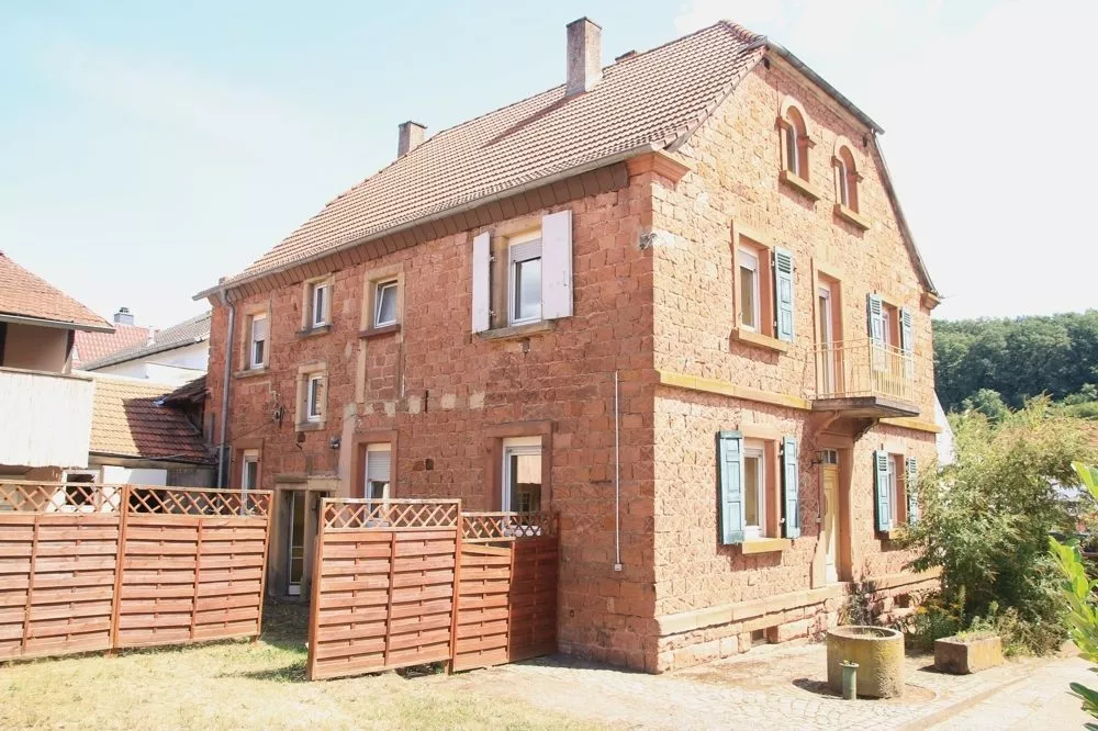 Immobilienangebot - Kaiserslautern / Erfenbach - Alle - Alles auf einem Grundstück - Sandsteinhaus, Gaststätte mit Tagungsraum und Scheunen mit schönem Hof