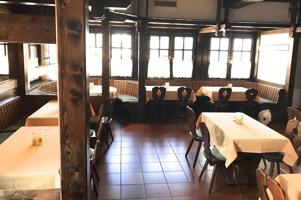 Immobilienangebot - Kaiserslautern / Erfenbach - Alle - Alles auf einem Grundstück - Sandsteinhaus, Gaststätte mit Tagungsraum und Scheunen mit schönem Hof