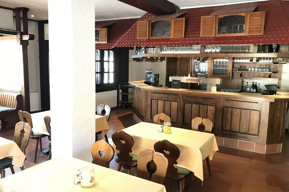 Immobilienangebot - Kaiserslautern / Erfenbach - Alle - Alles auf einem Grundstück - Sandsteinhaus, Gaststätte mit Tagungsraum und Scheunen mit schönem Hof