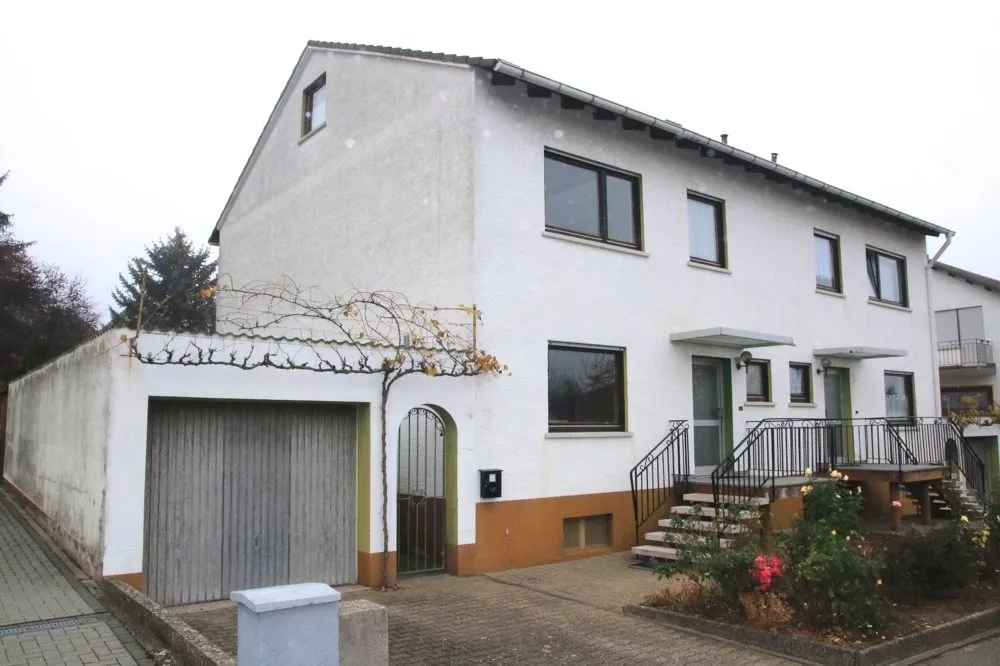 Immobilienangebot - Eppelsheim - Alle - Renovierungsbedürftige Doppelhaushalte mit Garage und Garten in gewachsenem Wohngebiet