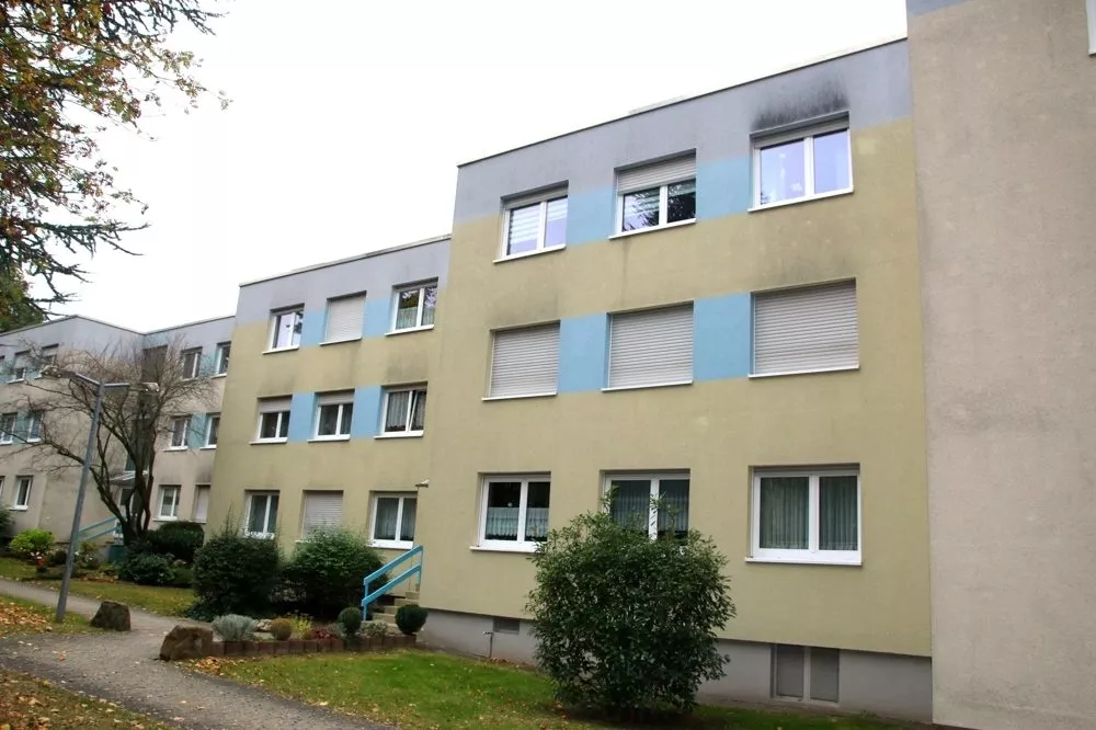 Ansicht Eingangsseite Immobilienangebot - Kaiserslautern - Alle - Nur ein Steinwurf vom Volkspark entfernt - schöne 4-Zimmerwohnung in gepflegter Wohnanlage