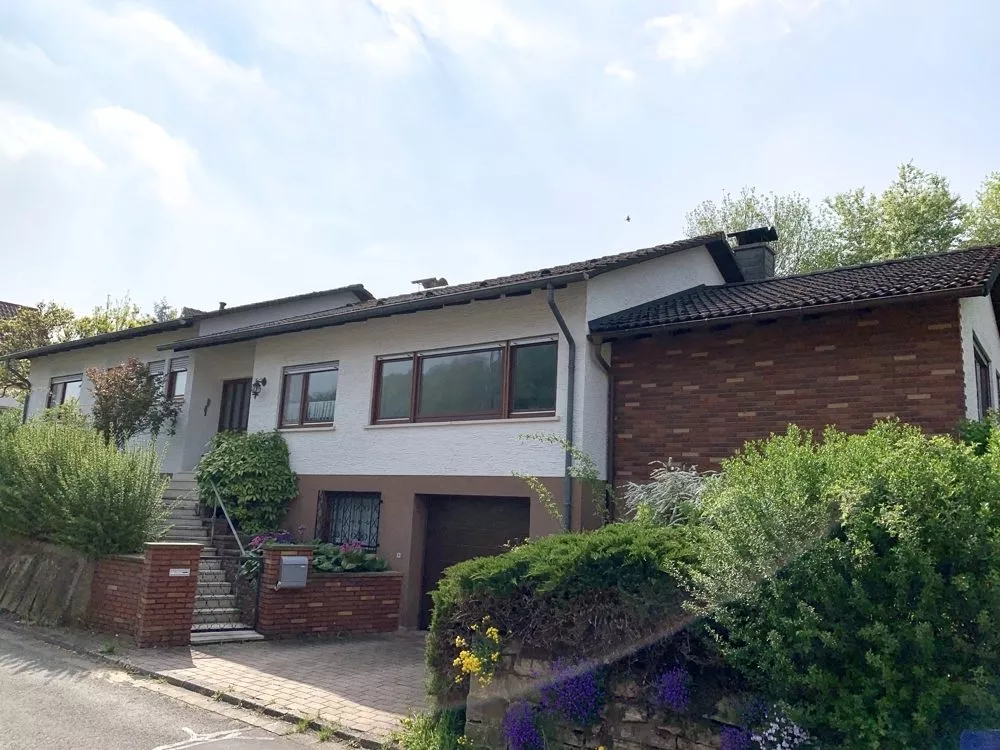 Immobilienangebot - Winnweiler - Alle - Großzügig aufgeteilter Bungalow mit Garage und schönem Grundstück
