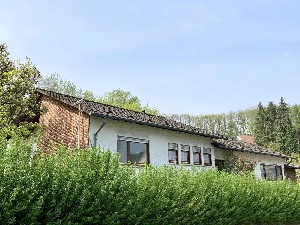 Immobilienangebot - Winnweiler - Alle - Großzügig aufgeteilter Bungalow mit Garage und schönem Grundstück