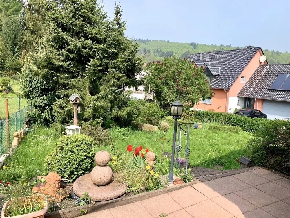 Immobilienangebot - Winnweiler - Alle - Großzügig aufgeteilter Bungalow mit Garage und schönem Grundstück