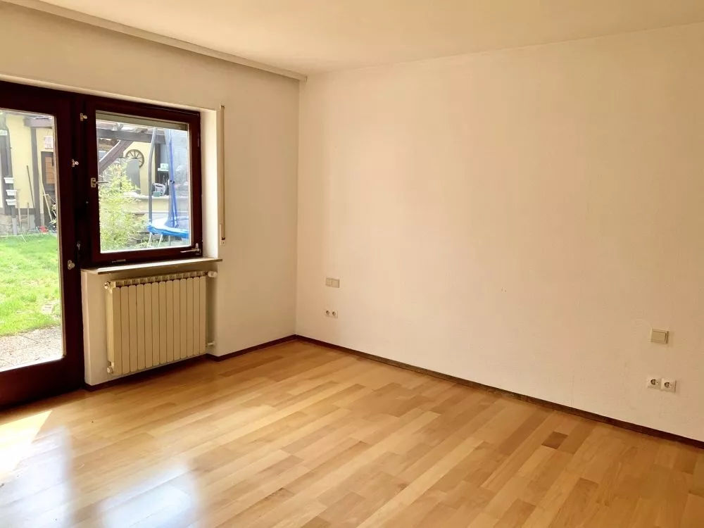 Immobilienangebot - Winnweiler - Alle - Großzügig aufgeteilter Bungalow mit Garage und schönem Grundstück