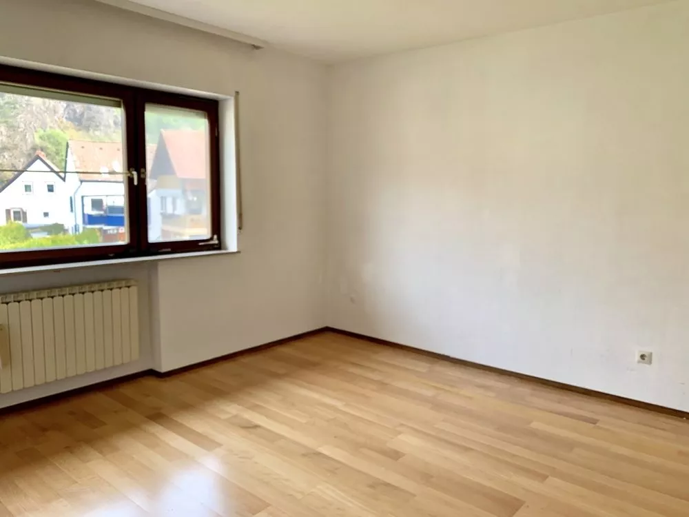 Immobilienangebot - Winnweiler - Alle - Großzügig aufgeteilter Bungalow mit Garage und schönem Grundstück