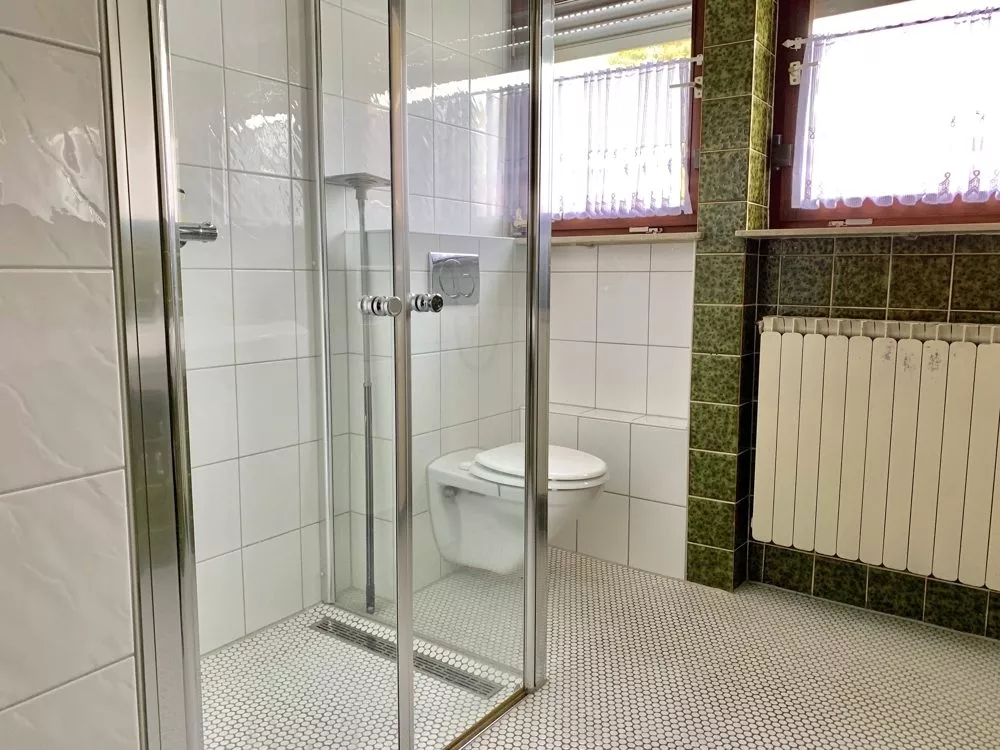 Immobilienangebot - Winnweiler - Alle - Großzügig aufgeteilter Bungalow mit Garage und schönem Grundstück