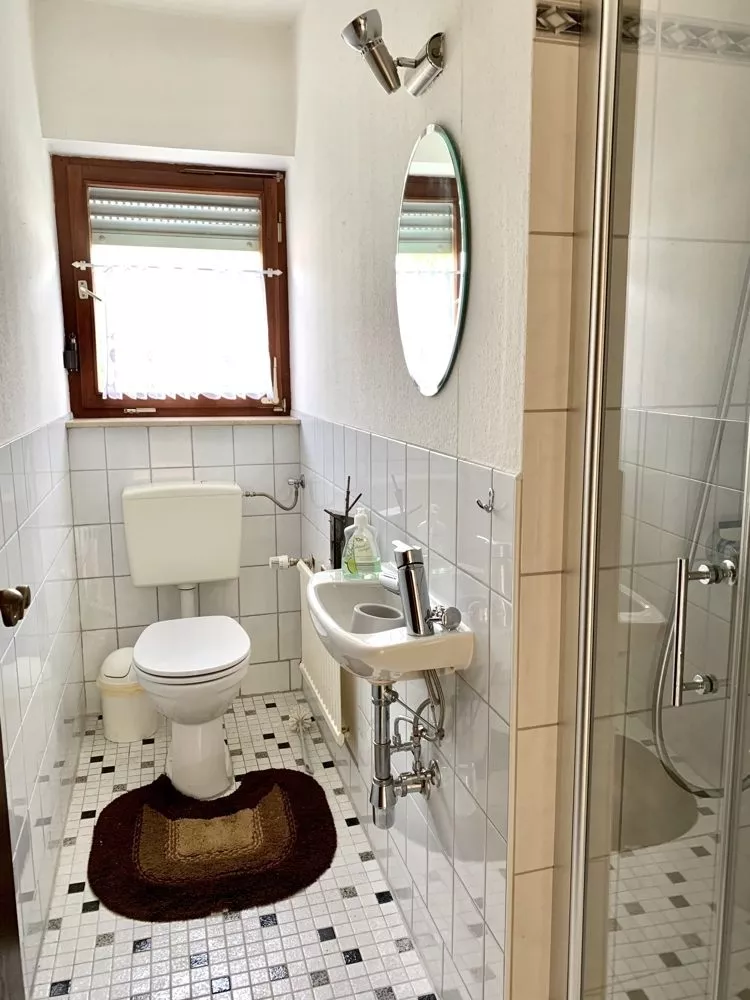 Immobilienangebot - Winnweiler - Alle - Großzügig aufgeteilter Bungalow mit Garage und schönem Grundstück