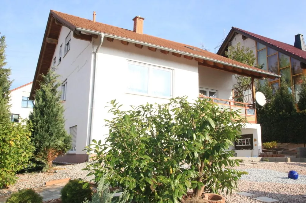 Immobilienangebot - Otterbach - Alle - Maisonettewohnung mit eigenem Garten und Carport im 2-Familienhaus