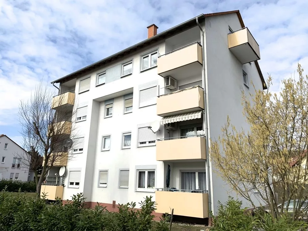 Immobilienangebot - Eisenberg (Pfalz) - Alle - Dachgeschosswohnung mit Balkon und TG-Bad in kleiner Wohneinheit