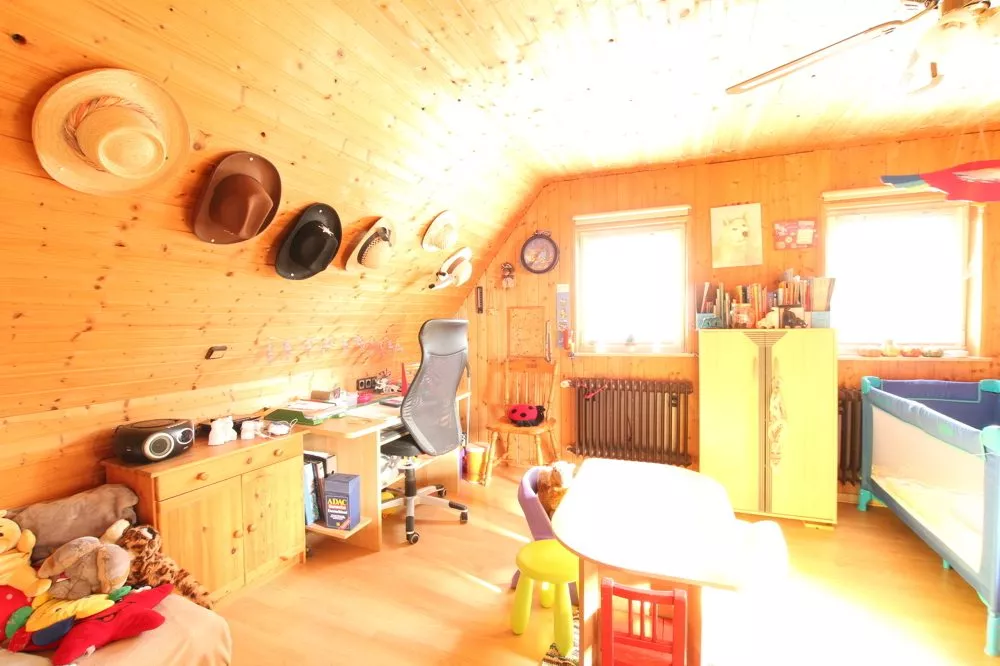 Immobilienangebot - Kaiserslautern - Alle - Ein tolles Angebot - Einfamilienhaus mit großem Grundstück, Garage und guter Verkehrsanbindung