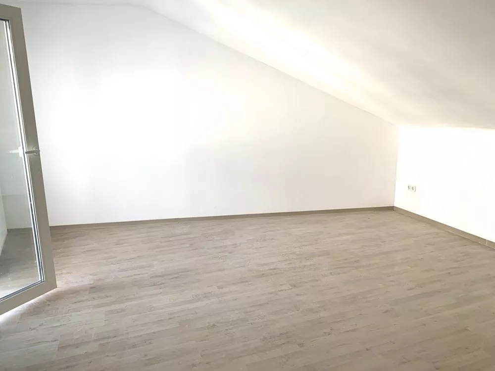 Immobilienangebot - Bolanden - Alle - Renoviertes Einfamilienhaus mit Dachterrasse und kleinem Hof - virtuelle Besichtigung möglich