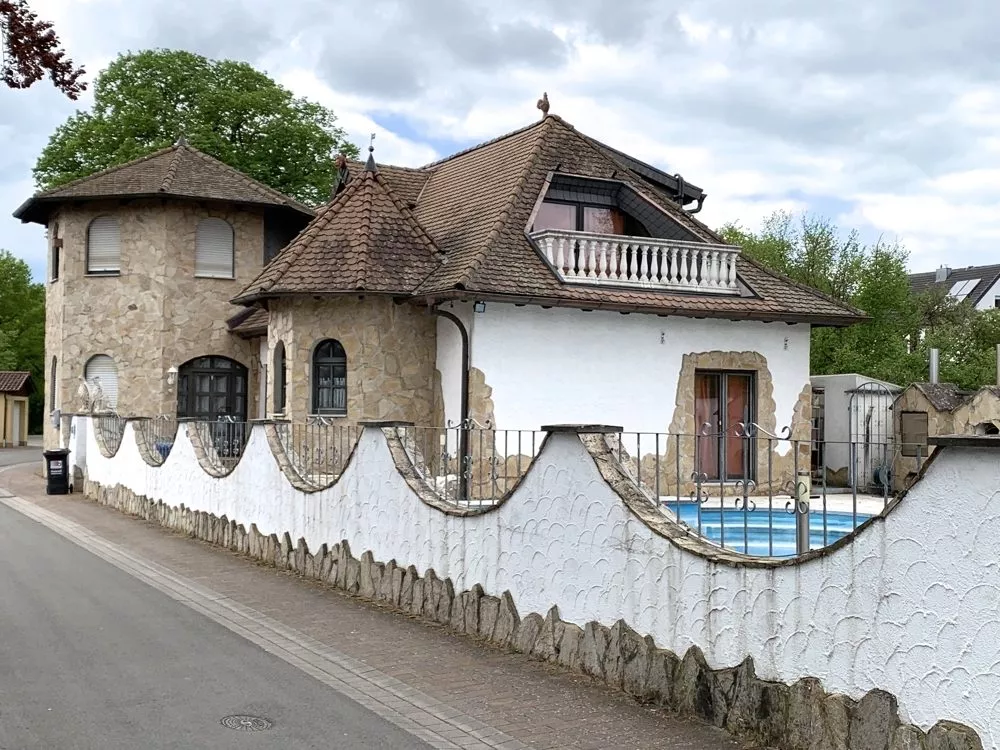 Immobilienangebot - Rodenbach - Alle - Alles außer gewöhnlich - Mediterrane Villa mit Swimmingpool