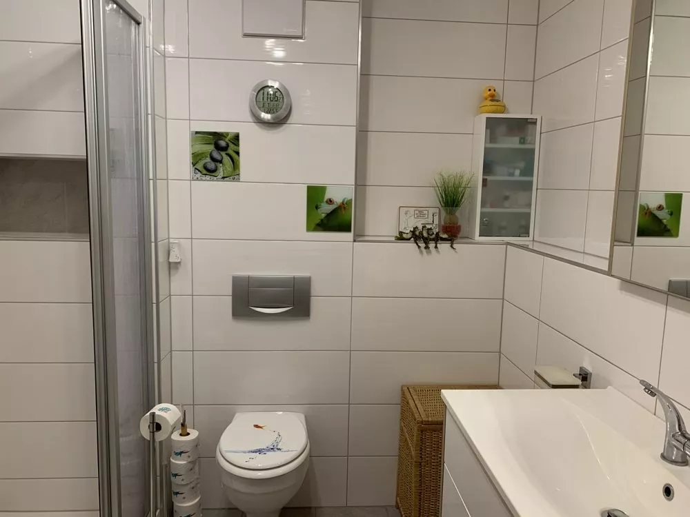 Immobilienangebot - Otterbach - Alle - Großzügig geschnittene 2-Zimmer-Parterre-Wohnung mit Süd-Balkon im 14-Parteien-Haus