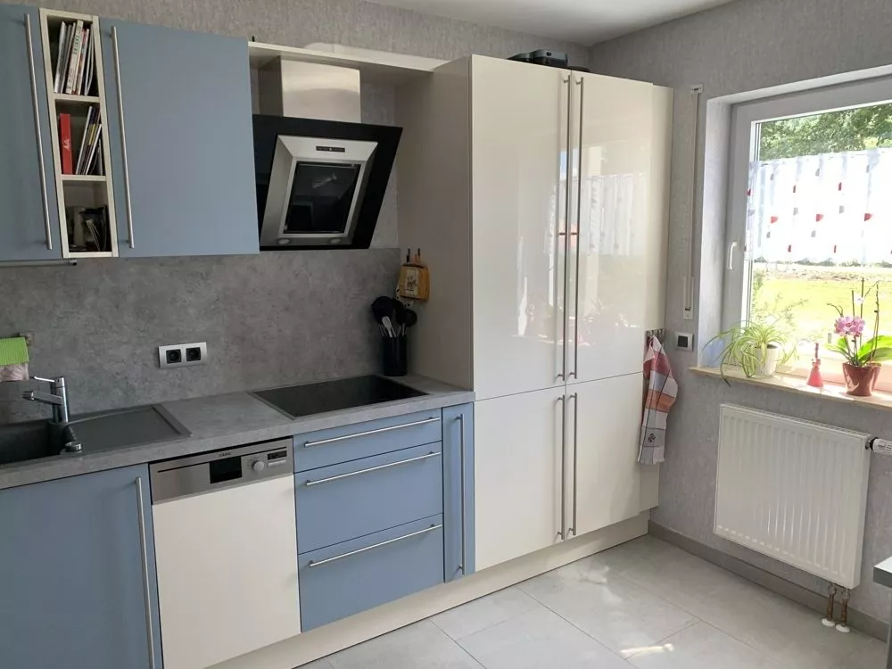 Immobilienangebot - Otterbach - Alle - Großzügig geschnittene 2-Zimmer-Parterre-Wohnung mit Süd-Balkon im 14-Parteien-Haus