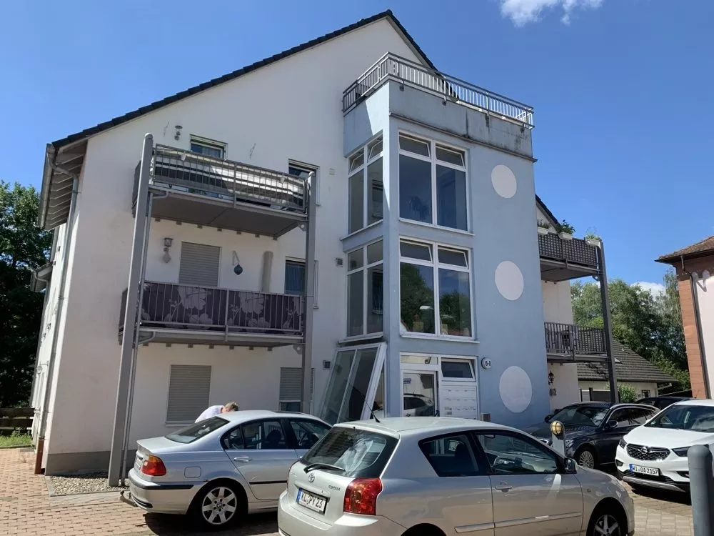 Immobilienangebot - Otterbach - Alle - Großzügig geschnittene 2-Zimmer-Parterre-Wohnung mit Süd-Balkon im 14-Parteien-Haus
