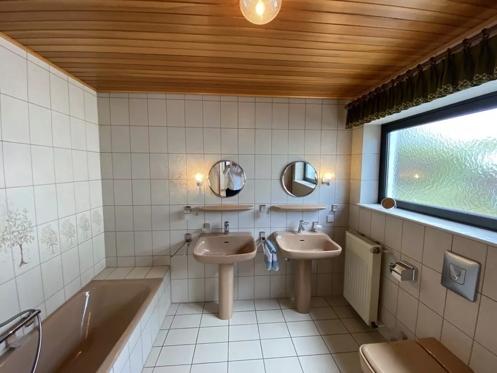 Immobilienangebot - Enkenbach-Alsenborn - Alle - Mehr Doppelhaushälfte als Eigentumswohnung - 4-Zimmer-Wohnung mit Balkon und eigenem großen Garten