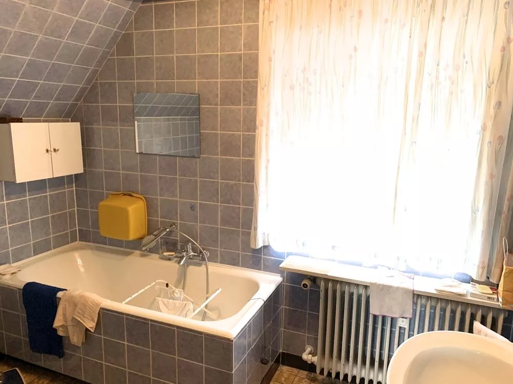 Immobilienangebot - Kaiserslautern / Hohenecken - Alle - Verkauf im Bieterverfahren - Einfamilienhaus in beliebter Wohngegend