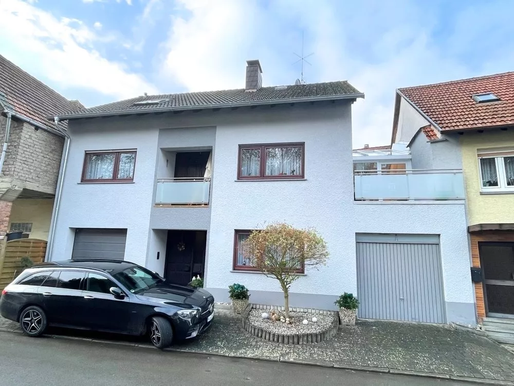 Immobilienangebot - Eßweiler - Alle - Keine Lust auf Gartenarbeit? Sehr gepflegtes Einfamilienhaus mit Wintergarten auf kleinem Grundstück