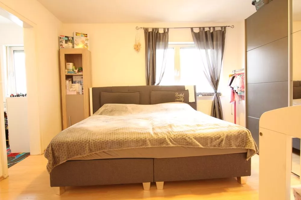 Immobilienangebot - Ramstein-Miesenbach - Alle - Gepflegtes Zweifamilienhaus mit 3 Garagen in ruhiger Seitenstraße
