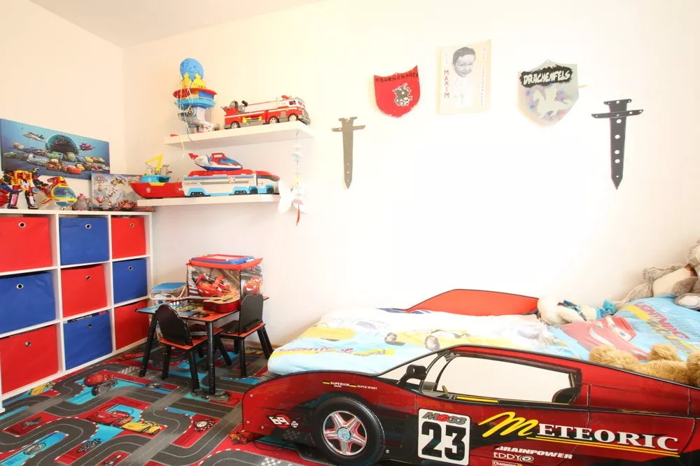 Immobilienangebot - Ramstein-Miesenbach - Alle - Gepflegtes Zweifamilienhaus mit 3 Garagen in ruhiger Seitenstraße