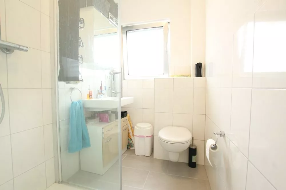 Immobilienangebot - Ramstein-Miesenbach - Alle - Gepflegtes Zweifamilienhaus mit 3 Garagen in ruhiger Seitenstraße