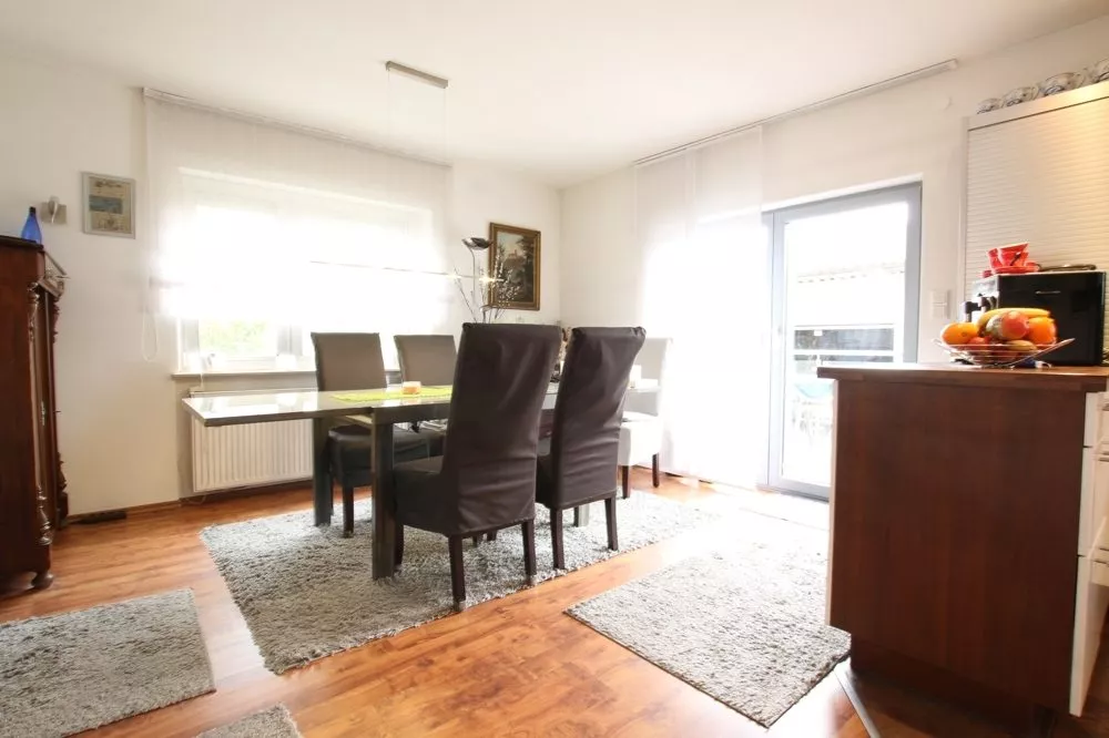 Immobilienangebot - Ramstein-Miesenbach - Alle - Gepflegtes Zweifamilienhaus mit 3 Garagen in ruhiger Seitenstraße