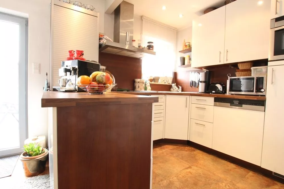 Immobilienangebot - Ramstein-Miesenbach - Alle - Gepflegtes Zweifamilienhaus mit 3 Garagen in ruhiger Seitenstraße