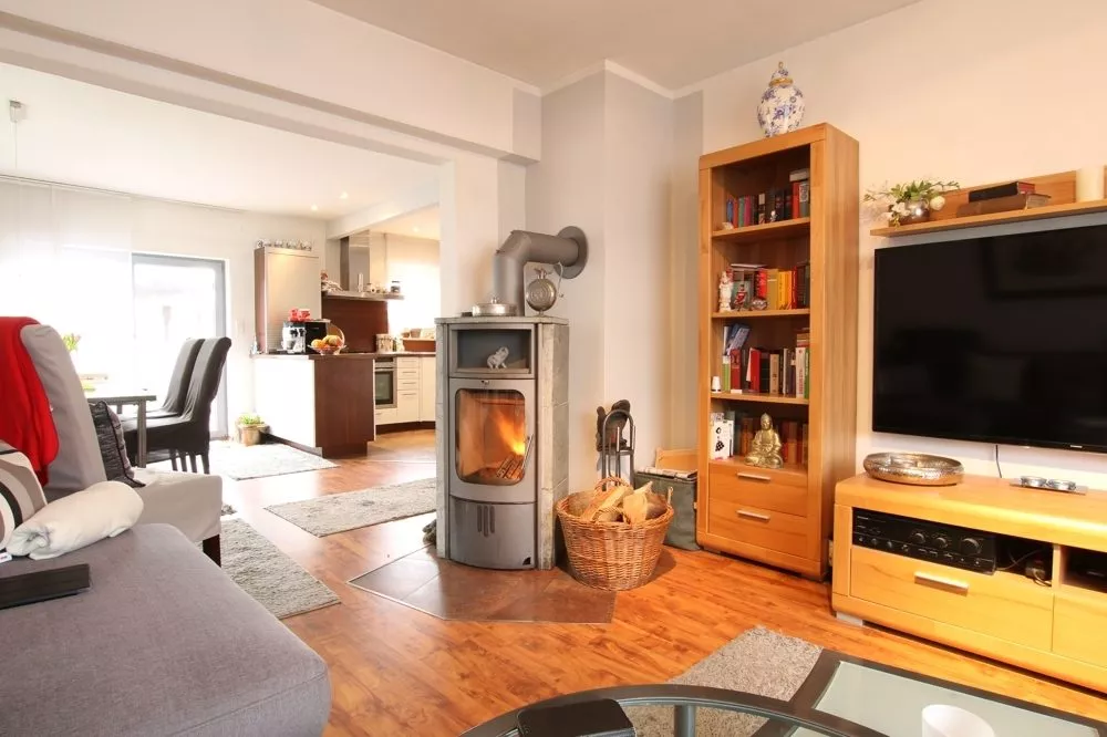 Immobilienangebot - Ramstein-Miesenbach - Alle - Gepflegtes Zweifamilienhaus mit 3 Garagen in ruhiger Seitenstraße