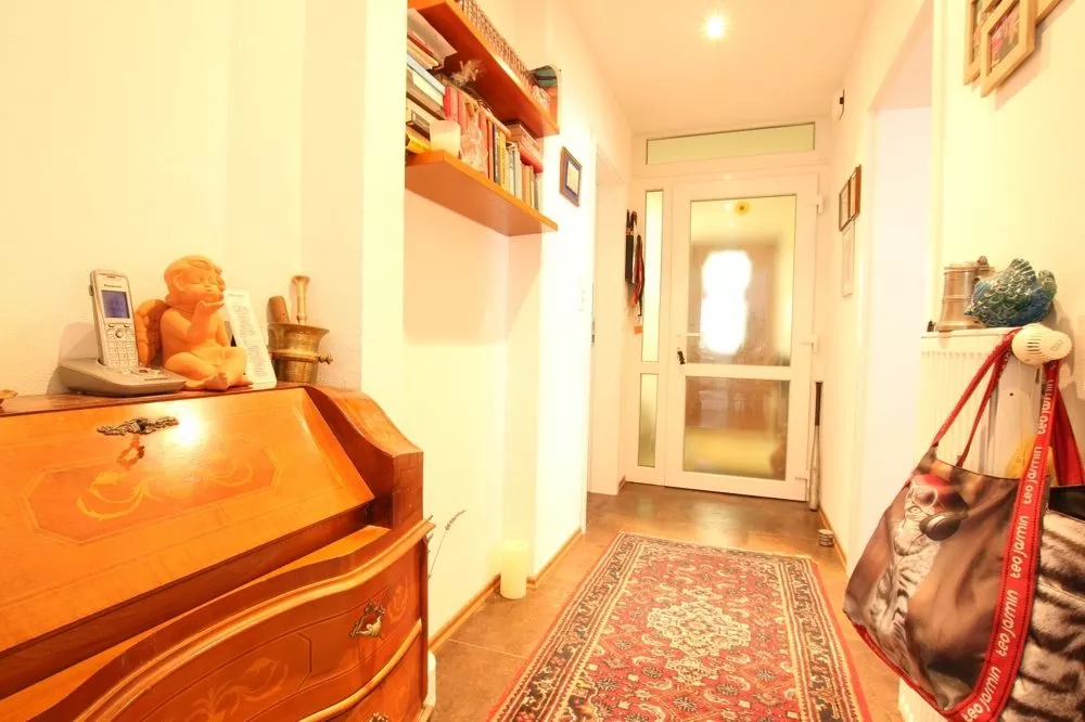 Immobilienangebot - Ramstein-Miesenbach - Alle - Gepflegtes Zweifamilienhaus mit 3 Garagen in ruhiger Seitenstraße
