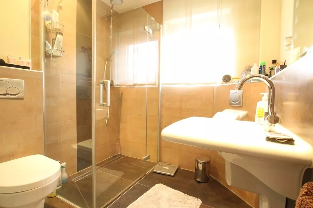 Immobilienangebot - Ramstein-Miesenbach - Alle - Gepflegtes Zweifamilienhaus mit 3 Garagen in ruhiger Seitenstraße
