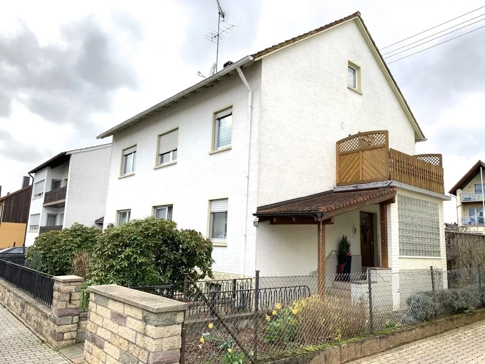Immobilienangebot - Ramstein-Miesenbach - Alle - Gepflegtes Zweifamilienhaus mit 3 Garagen in ruhiger Seitenstraße