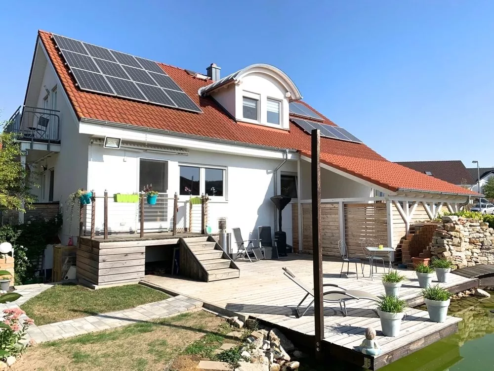 Immobilienangebot - Bornheim - Alle - Wohnen wie andere Urlaub machen - Exklusives 2-Familienhaus mit Bio-Badeteich, Carport & Garage