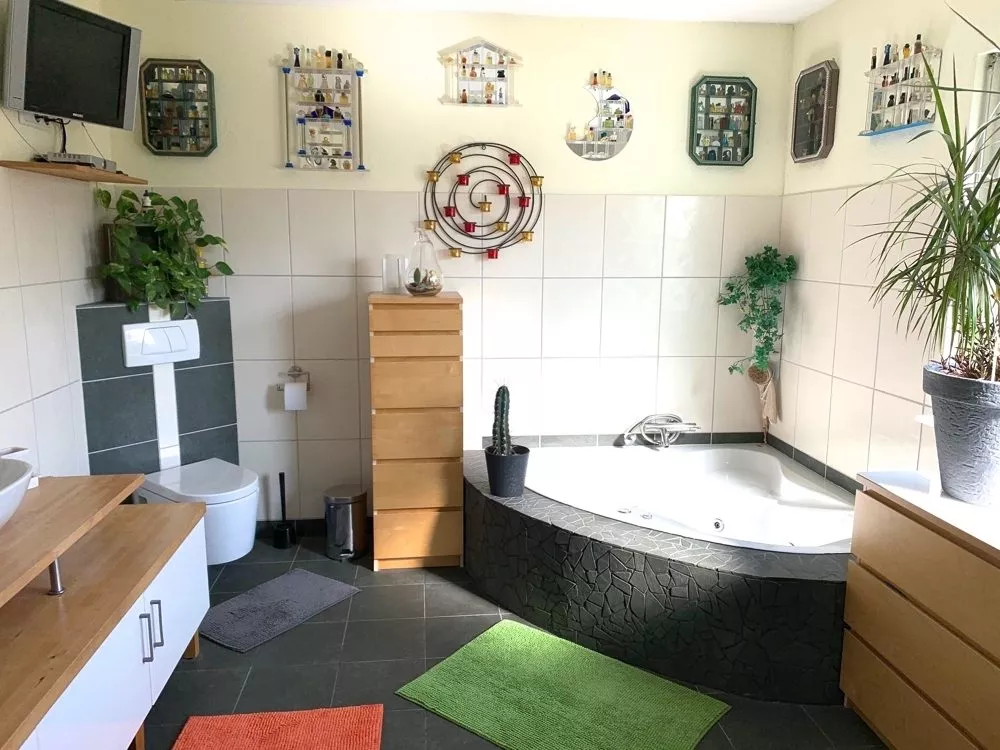 Immobilienangebot - Bornheim - Alle - Wohnen wie andere Urlaub machen - Exklusives 2-Familienhaus mit Bio-Badeteich, Carport & Garage