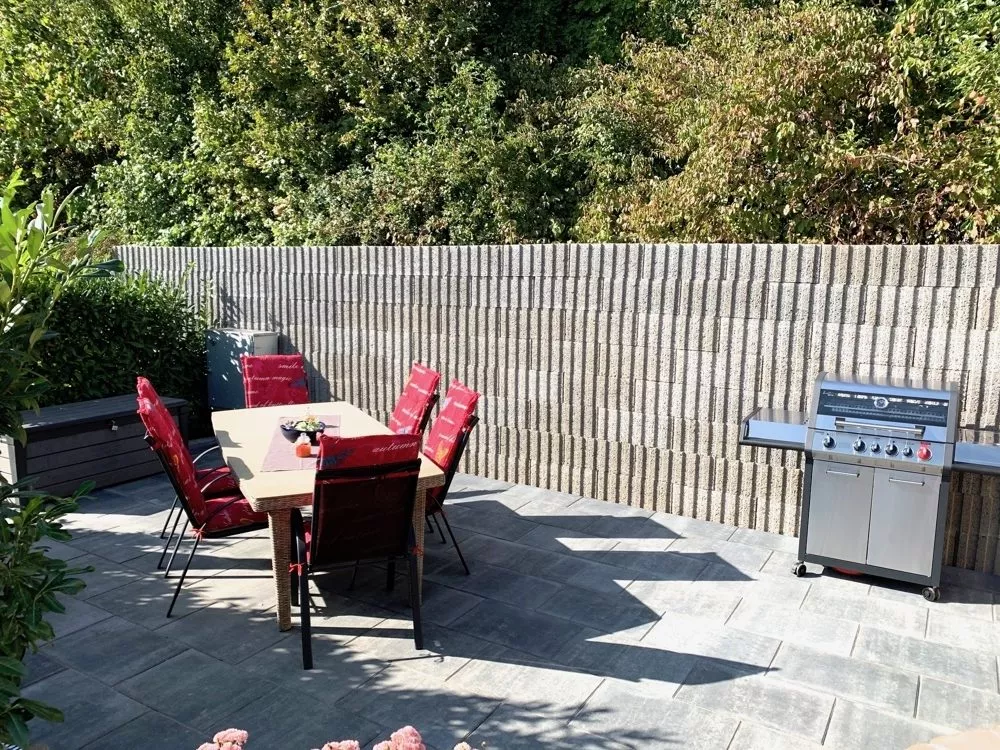 Immobilienangebot - Bornheim - Alle - Wohnen wie andere Urlaub machen - Exklusives 2-Familienhaus mit Bio-Badeteich, Carport & Garage