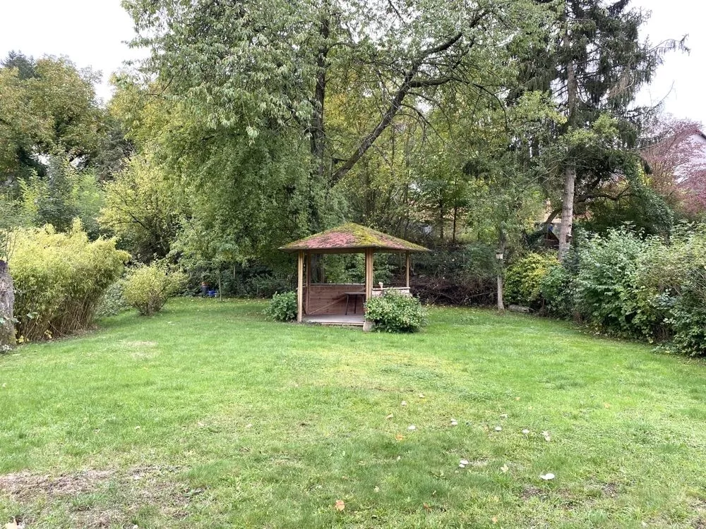 Immobilienangebot - Niederkirchen - Alle - Baubiologisch saniert - Ehemaliges Bauernhaus mit Scheune, großem Garten sowie viel Ausbaupotential
