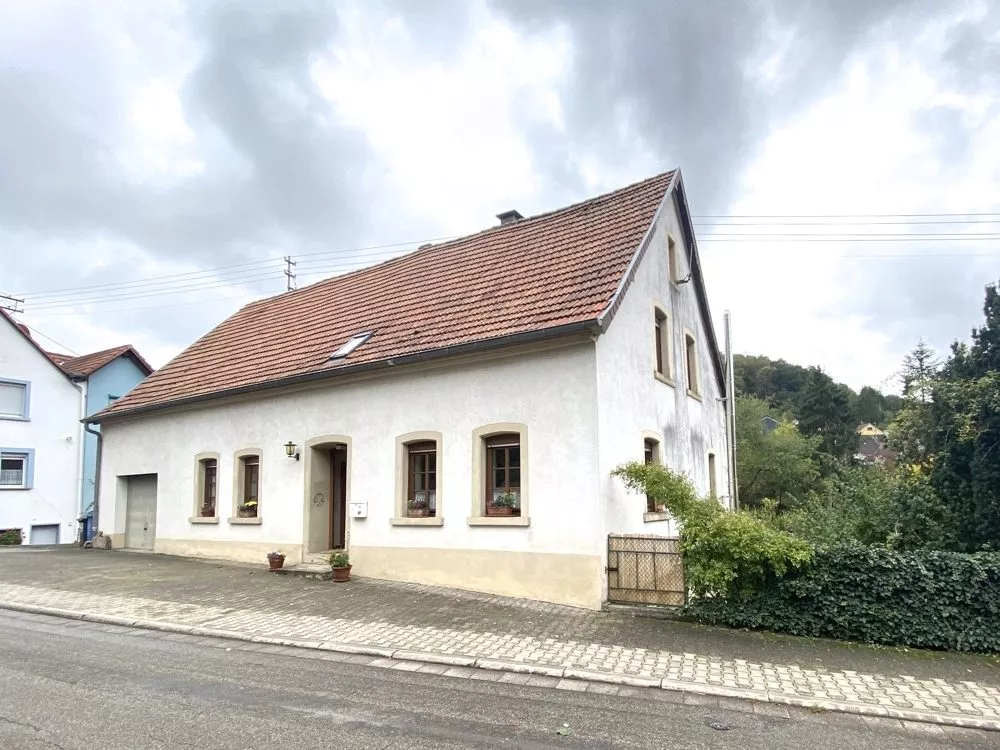 Immobilienangebot - Niederkirchen - Alle - Baubiologisch saniert - Ehemaliges Bauernhaus mit Scheune, großem Garten sowie viel Ausbaupotential